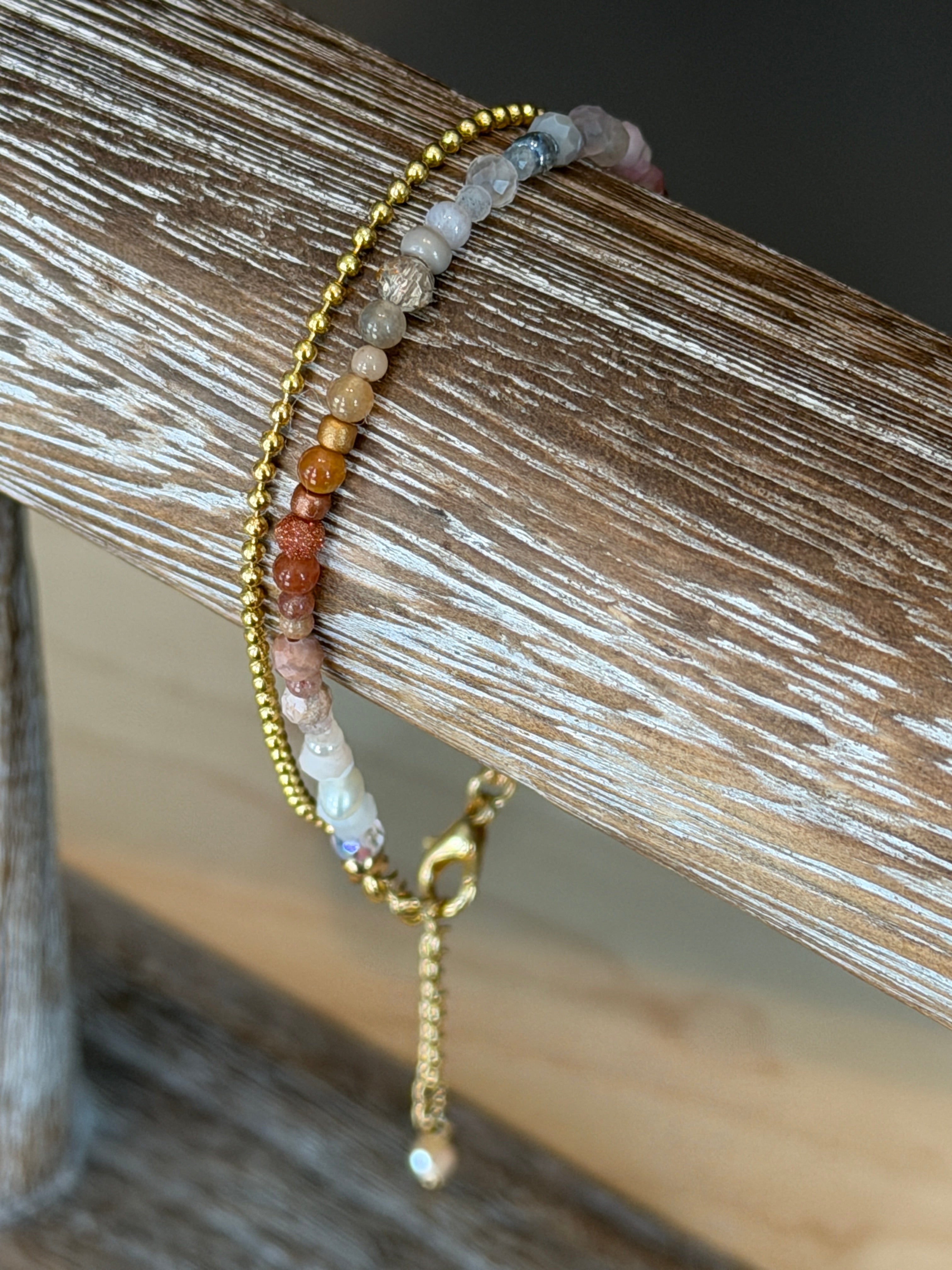 Duet #17 bracelet golden garnet - mixed gemstones and glass beads