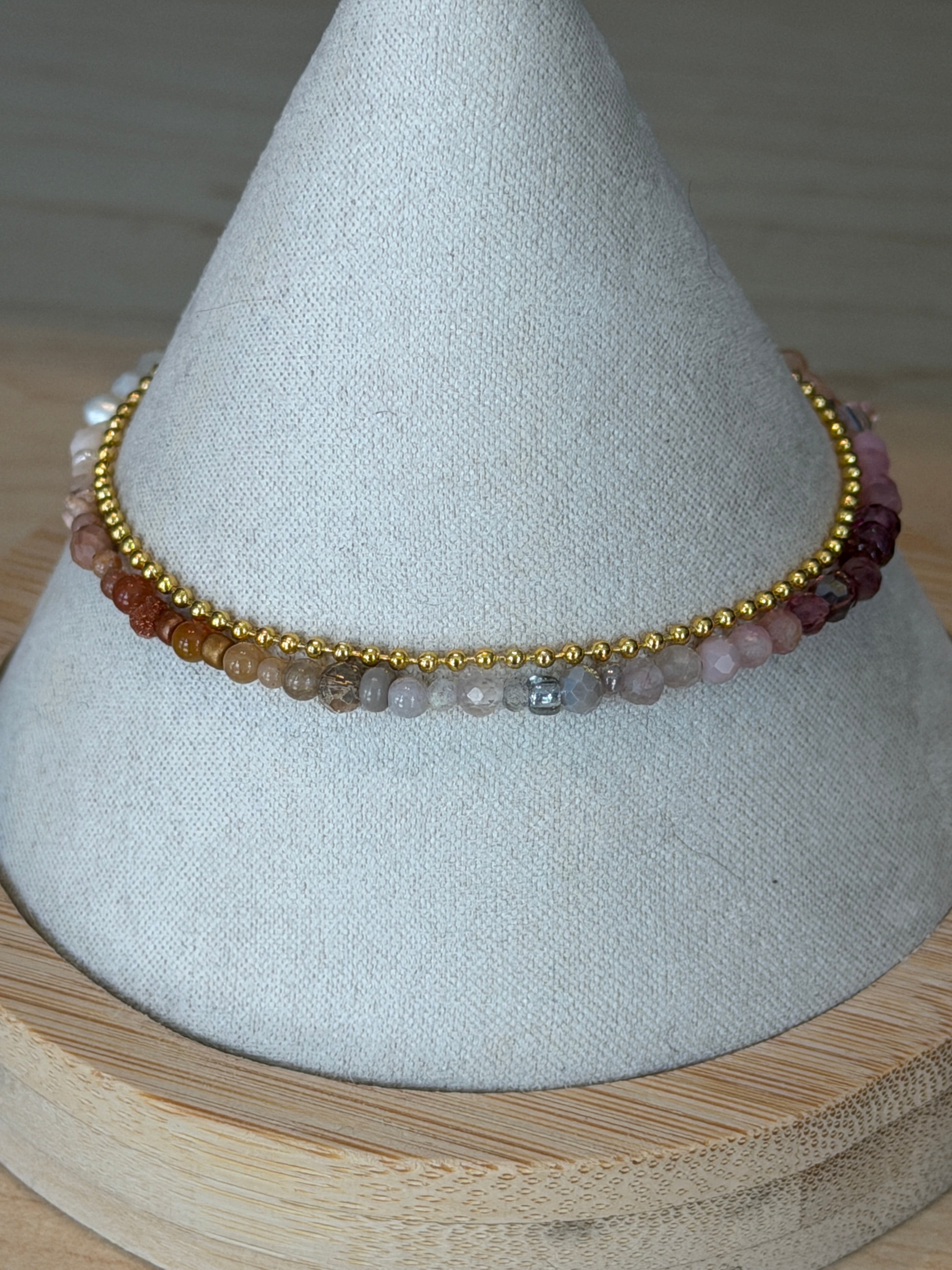 Duet #17 bracelet golden garnet - mixed gemstones and glass beads