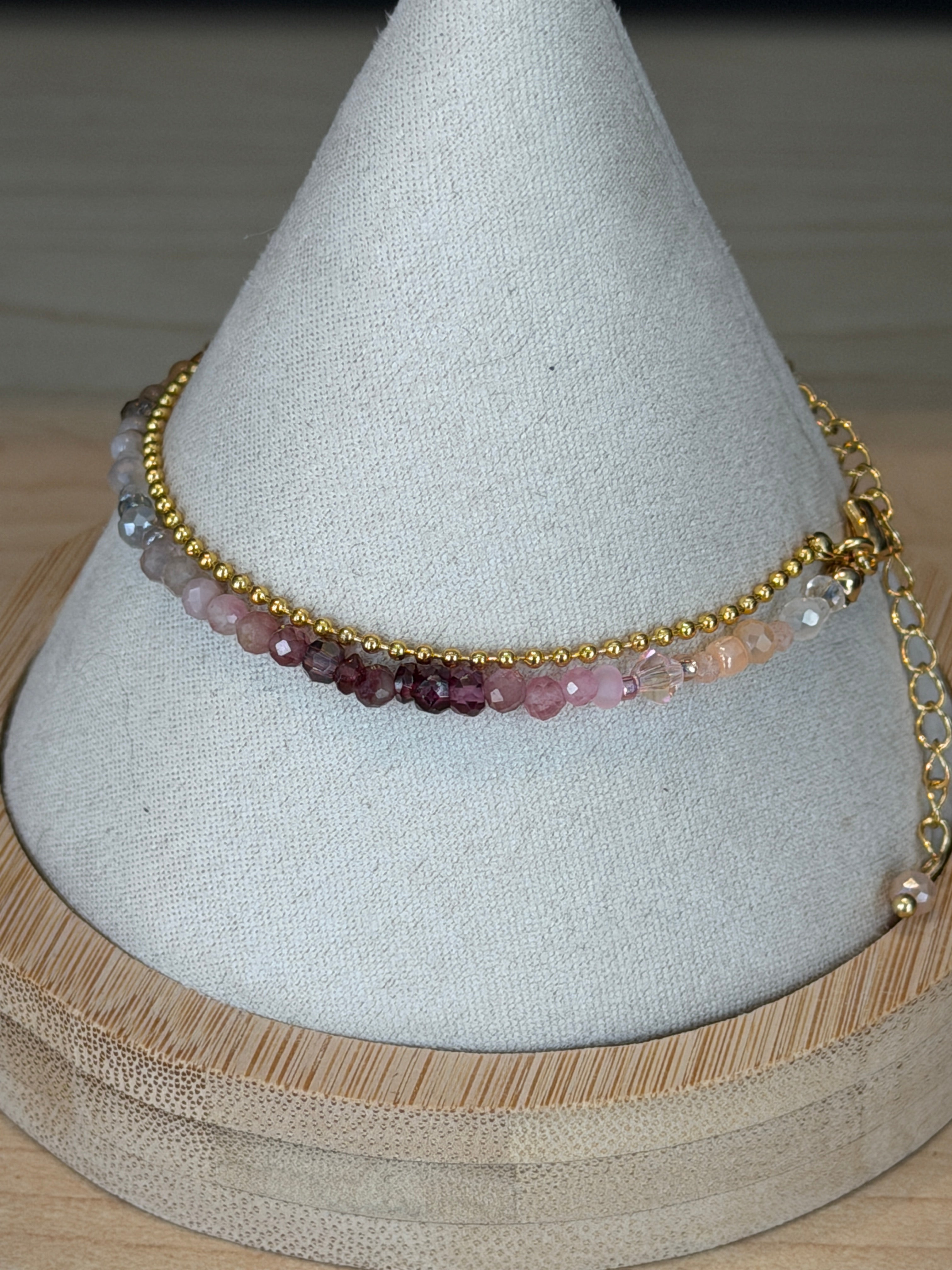 Duet #17 bracelet golden garnet - mixed gemstones and glass beads